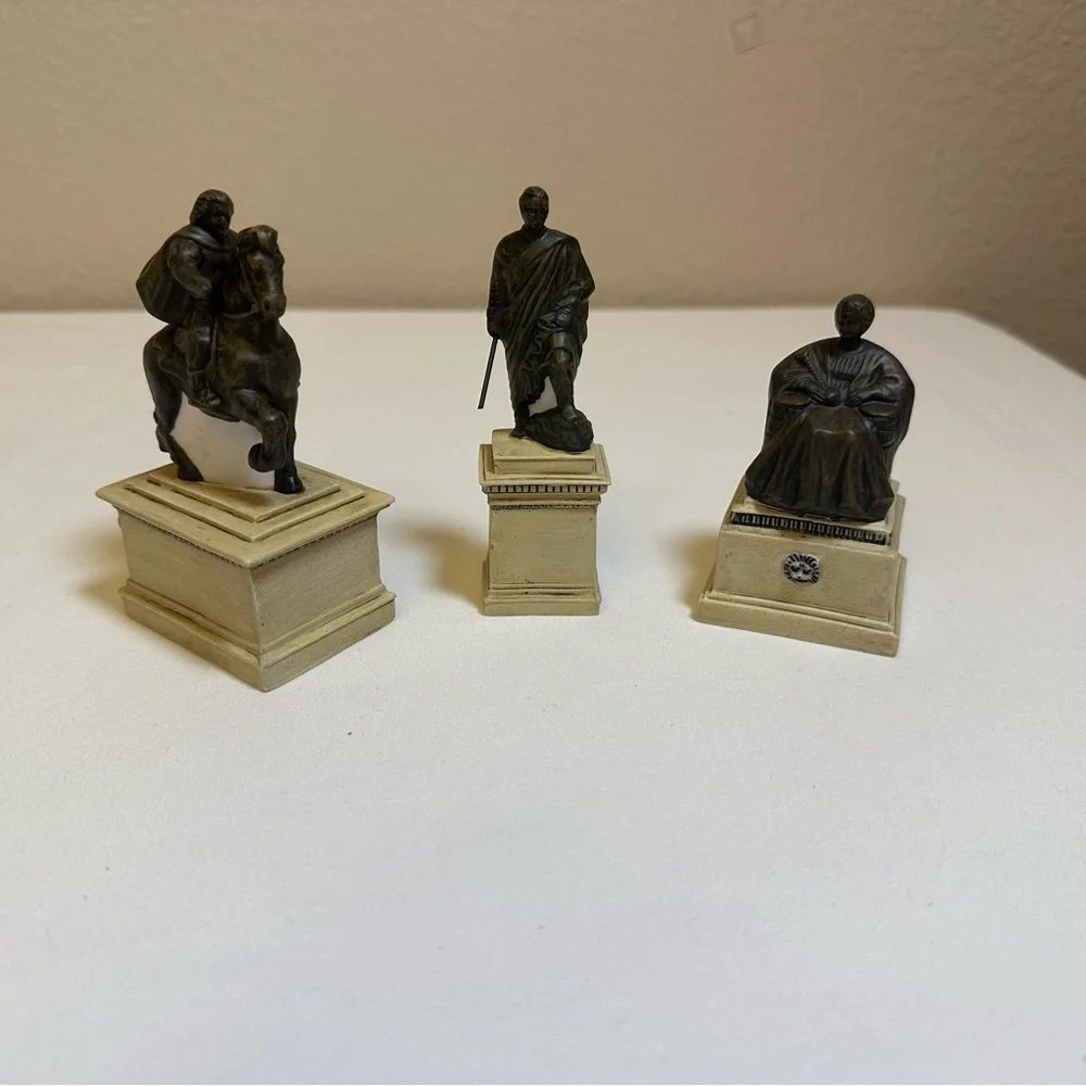 Department 56 Village Monuments Set‎ of 3 New with box #55524 Christmas Figures